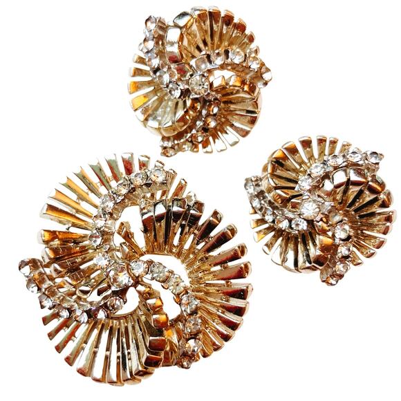 Vintage Mid Century Rhinestone Swirl Brooch and Clip On Earrings Set Gold Tone - Picture 1 of 14